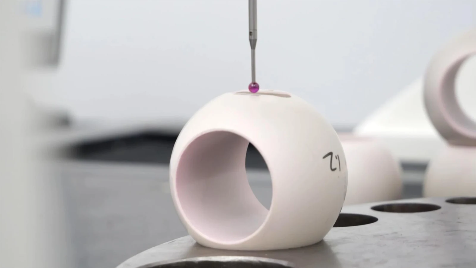 Coordinate measurement probe inspecting a ceramic ball